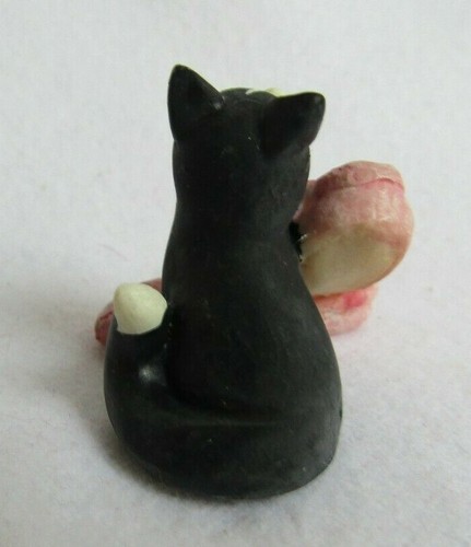 ENESCO PENNYWHISTLE LANE MINIATURE FIGURINE GIRL CAT WITH PINK SLIPPERS MIB - Picture 4 of 5
