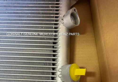 Mercedes Benz Genuine E 63 AMG S 2018-2021 Oil Cooler 099500570064 - Picture 4 of 6