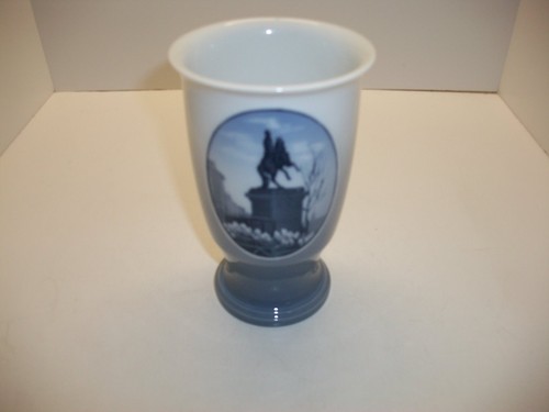 ROYAL COPENHAGEN VASE 1932 RUNDSKUEDAG VASE WITH EQUESTRIAN STATUE "H X 3 5/8" - Picture 1 of 4