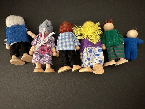 Puppenhaus Puppenfamilie Menge 6 Holz Stoff bewegliche Personen 3,5" bis 4,5" - Bild 3 von 3