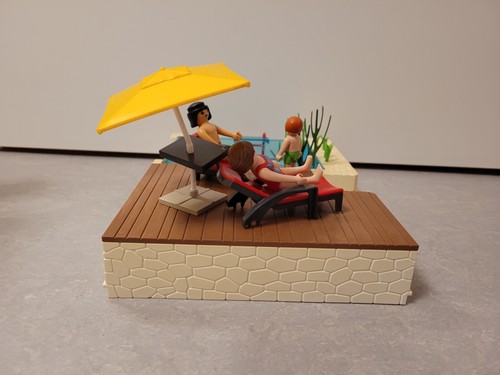 Playmobil: 3230 Ferienhaus + 5575 Swimmingpool mit Zubehör und Figuren - Bild 13 von 14