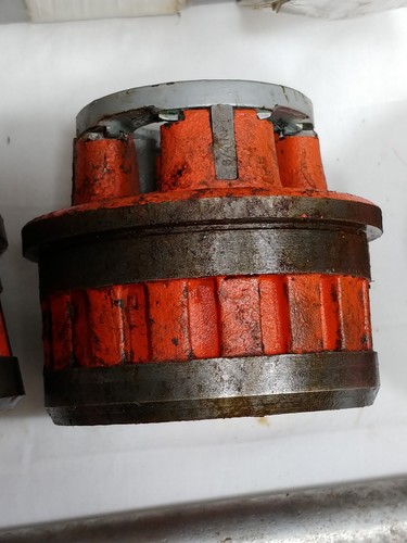 6 Piece Die Set Manual Ratchet Pipe Threader 1/2 to 2 inch with case - Picture 12 of 17