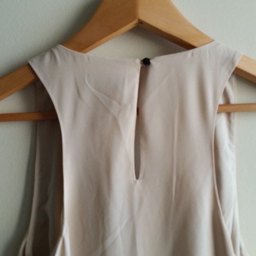 Camiseta sin mangas Banana Republic BR con monograma y cuentas, playa de guijarros, beige, talla 10, nueva con etiquetas - Imagen 9 de 9