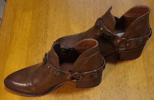 Arider Girl Brown Slip-On Boot Shoes 8.5 Brass Star Strap Accents 2" Heel - Picture 3 of 9
