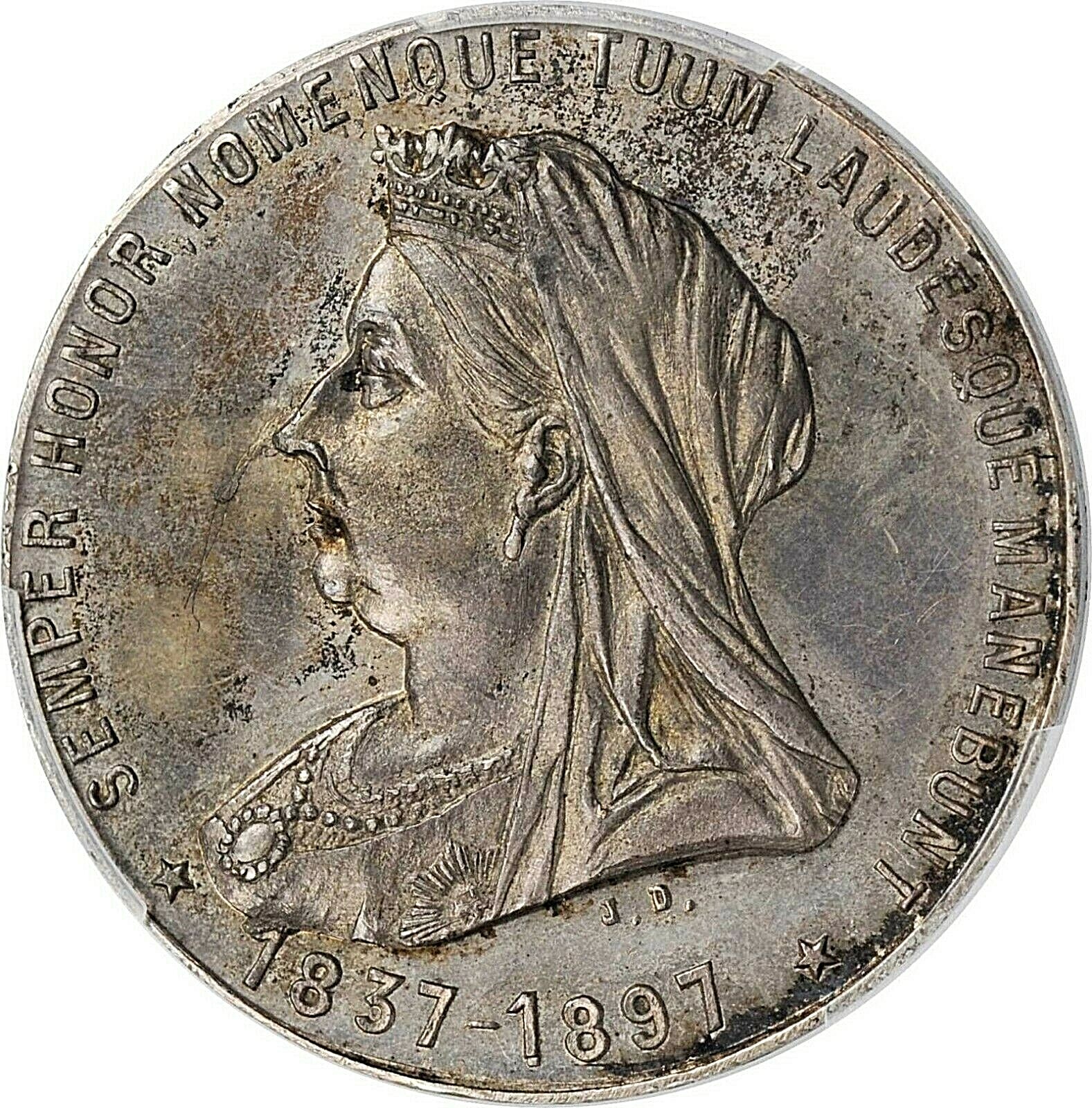 Foto 1 di 3