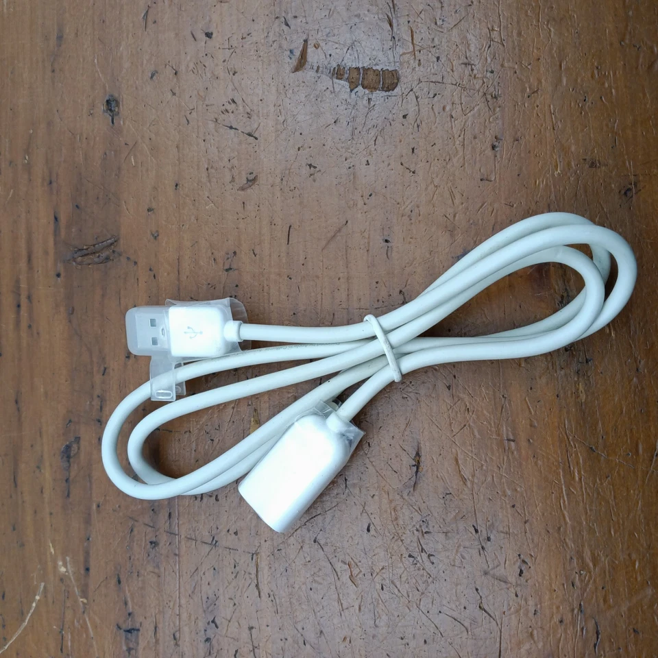 Genuine Apple 3-Ft / 1M USB Keyboard Extension Lead Cable Cord (591-0240) - Image 3 of 4