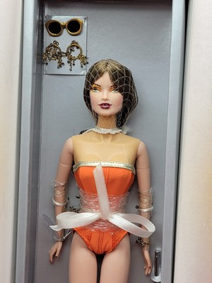 2005 Integrity Toys Fashion Royalty Exotic Fire Veronique