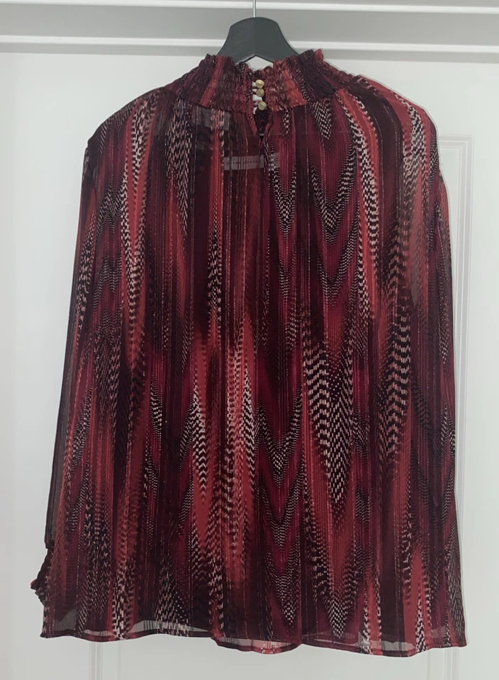 Susan Graver Women's Blouse Set Size 22W  Burgundy Print Sheer Top W/ Solid Tank - Image 4 of 4