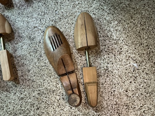 18 USA, Spring Loaded, His & Hers Cedar Shoe Trees-Allen Edmonds, Florsheim,ECKO - Picture 9 of 14