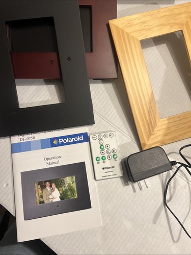 Polaroid 7" Digital Photo Frame Kit Bonus Includes 3 Designer Frames XSA-00750B - Picture 6 of 7