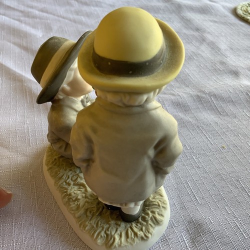 Porcelain Enesco Figurine Pretty as a Picture Be My One And Only 1996 EUC #24599 - Picture 5 of 7