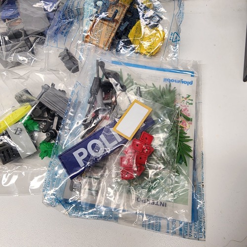 VINTAGE 1997 PLAYMOBIL 3957 POLICE STATION HEADQUARTERS Open Box - Picture 6 of 10