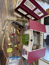Schleich  Reiterhof mit Reiterin und Pferden Spielzeug