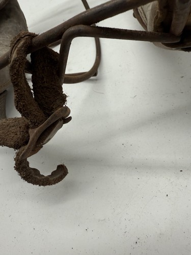 Antigua máscara facial acolchada de metal antigua para receptores de béisbol - Imagen 10 de 11