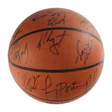 MN TIMBERWOLVES SIGNED 1997-98 TEAM BASKETBALL & KEVIN GARNETT! JSA CERTIFIED!