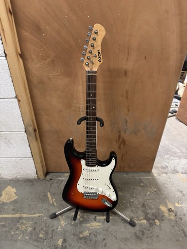 ION Stratocaster E-Gitarre. Wunderschöne Sunburst Finnisch Gebraucht