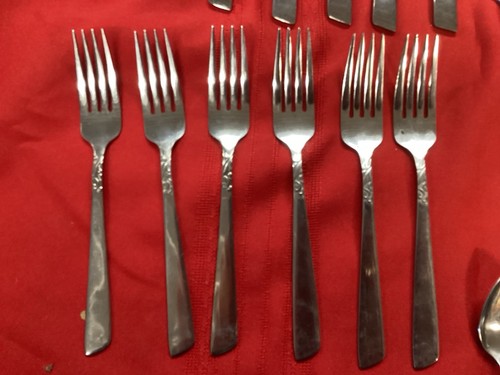 23 Pieces Valiant Stainless Steel Flatware Japan - Picture 3 of 6