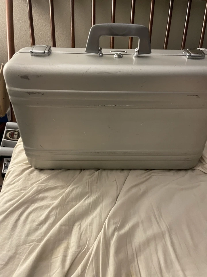 50's  Vintage Zero Halliburton Aircraft Aluminum Brief/Attache Case E4-SI - Image 3 of 4
