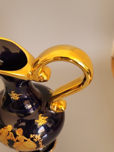 "Jarra LIMOGES CASTEL Francia porcelana pareja cortejo azul cobalto/dorado 9 1/2""" - Imagen 4 de 8