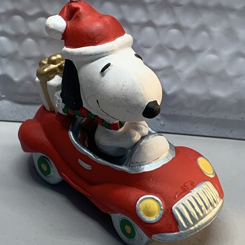 Vintage Snoopy Driving Convertible Red Sports Car UFS Christmas Tree Ornament  - Bild 3 von 6