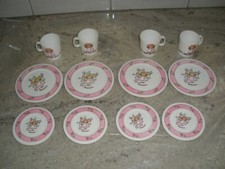 VINTAGE CHILTON 12 PIECE STRAWBERRY SHORTCAKE PLAY PLATES CUPS