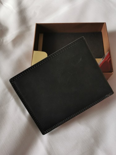 Wegner Genuine Black Leather Bifold Wallet NEW IN BOX! - Picture 7 of 8