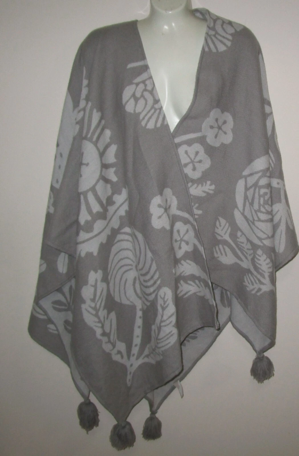 SOFT SURROUNDINGS~OS~Grey Heavenly Soft Frosted Floral Poncho with Tassels