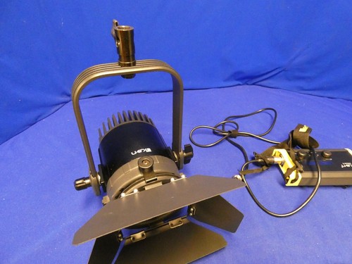 ikan SFB150-G Stryder Bi-Color LED Fresnel Light w/Remote (works battery only) - Picture 20 of 20