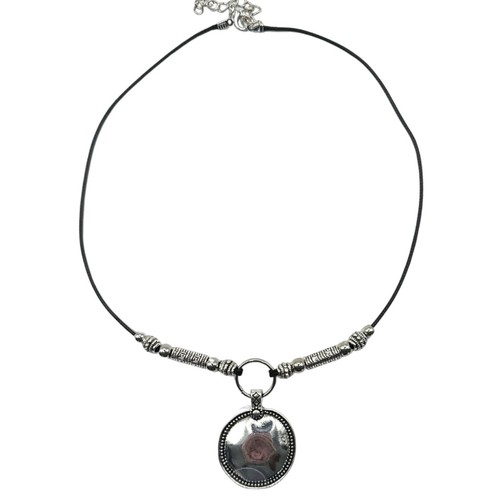 "Collar de cordón negro con colgante redondo tono plata 16""" - Imagen 1 de 3