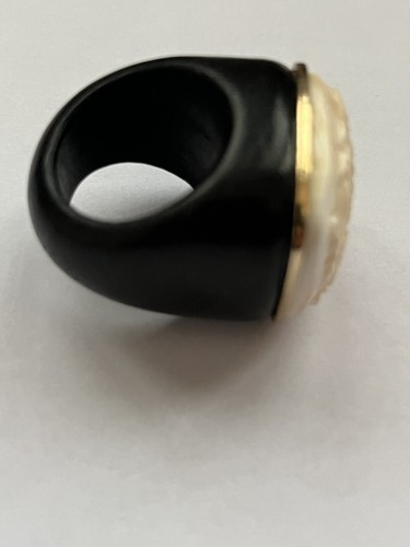 anello in ebano con montatura in oro e cammeo, pezzo unico, torre del greco - Foto 6 di 6