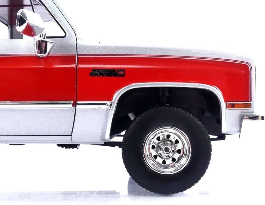 1984 GMC K-2500 SIERRA GRANDE WIDESIDE PICKUP SILVER 1:18 by 1984 GMC K-2500 SIERRA GRANDE WIDESIDE PICKUP SILVER 1:18 by