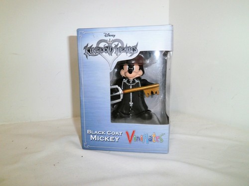 Disney Kingdom Herzen schwarzer Mantel Mickey 4 Zoll Figur Vinimates Neu in OVP Diamond Select - Bild 1 von 6