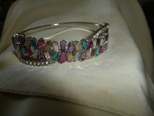 MULTI COLORED RHINESTONE HINGED SILVER TONE BANGLE BRACELET 11/16V