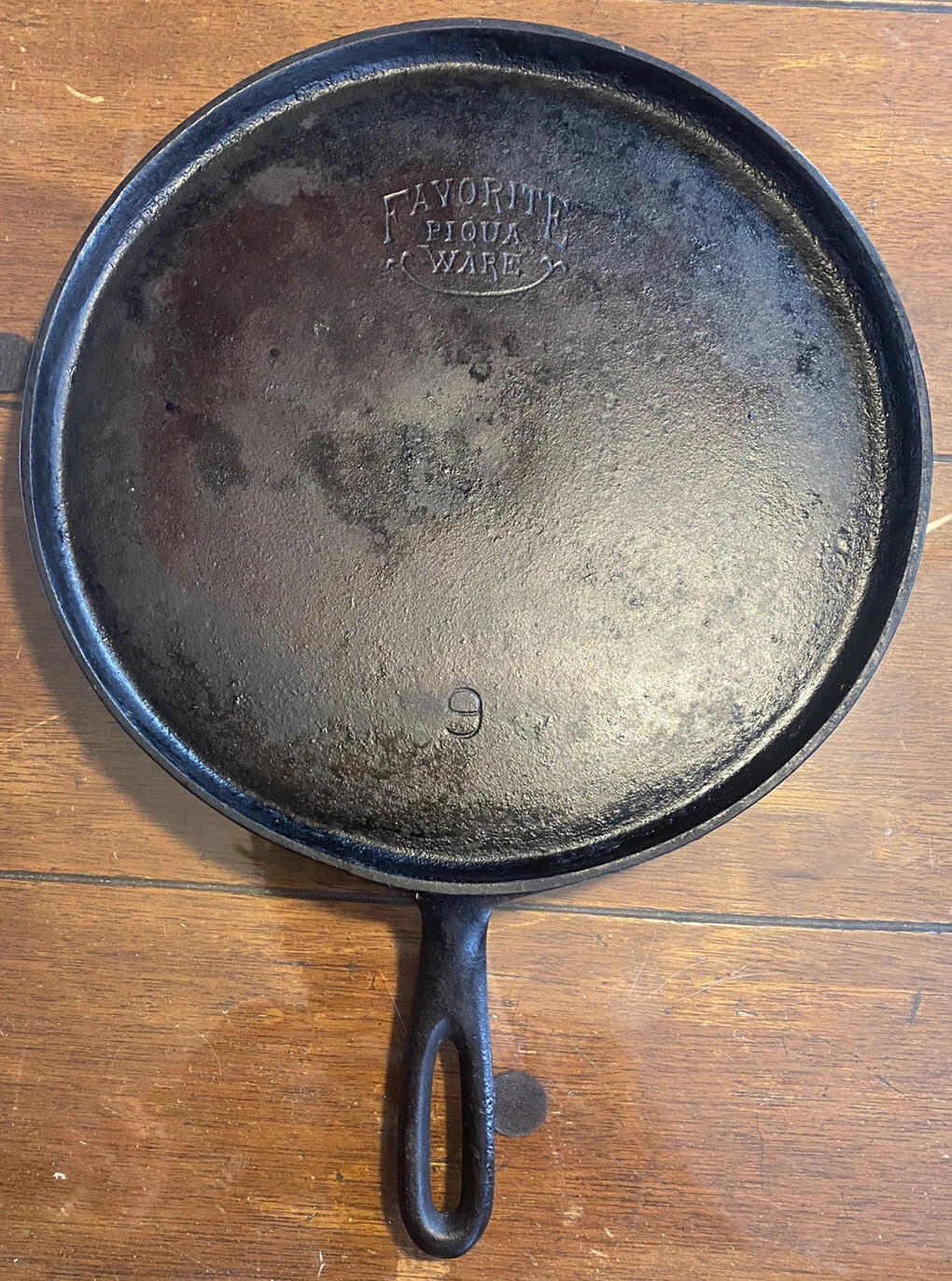 FAVORITE PIQUA WARE 9 Cast Iron Flat Griddle Smiley Logo 10 Inch Round