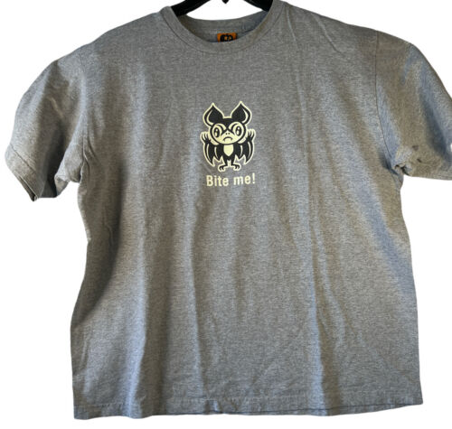 "Halloween T-Shirt - groß - grau ""Bite Me!" Fledermaus - Bild 5 von 5