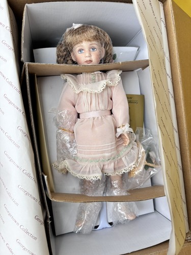 EMILY Porzellan Puppe von Pamela Phillips Cottage Garden Collection NEU - Bild 2 von 4