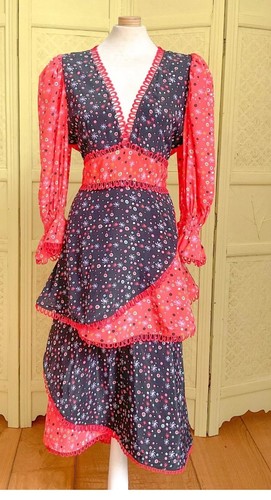 CELIA B LONG SLEEVE TIERED MIDI DRESS - SIZE Large - Picture 2 of 6