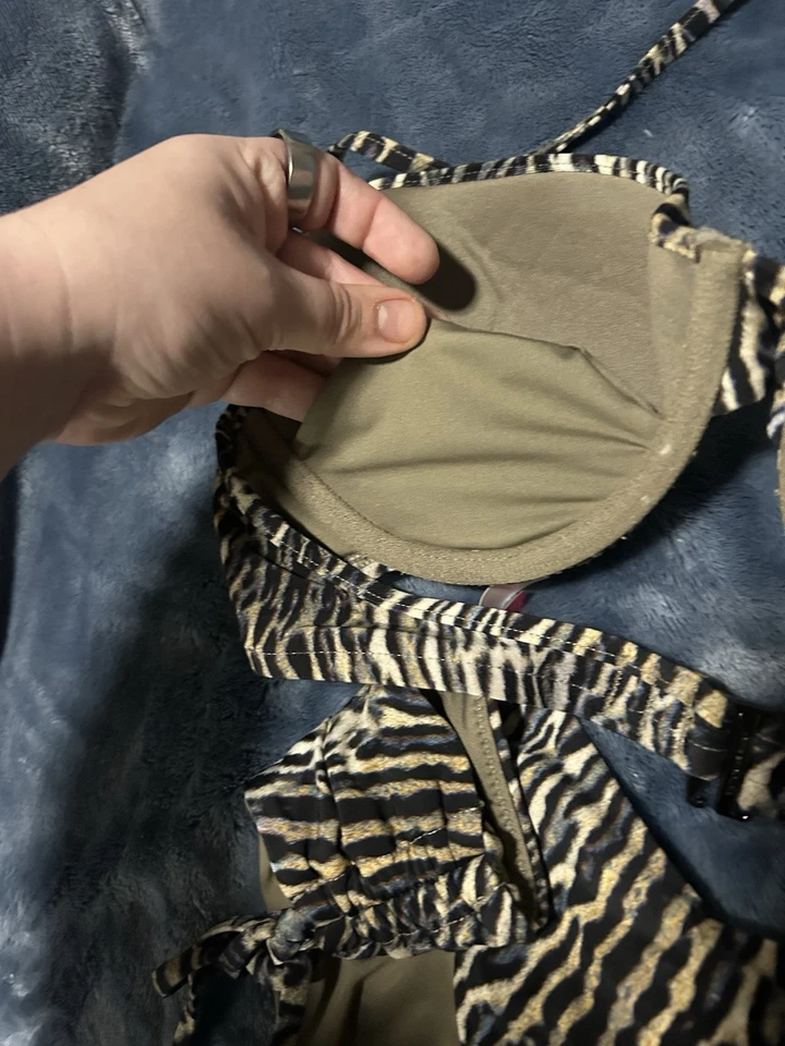 Conjunto de bikini Victoria’s Secret estampado de leopardo 34c halter top y corbata inferior Foto 4 de 4