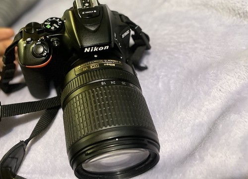 Nikon D5600 DSLR Camera (Shutter Issue – With 18-140mm Lens, Battery & Charger) - Picture 9 of 15
