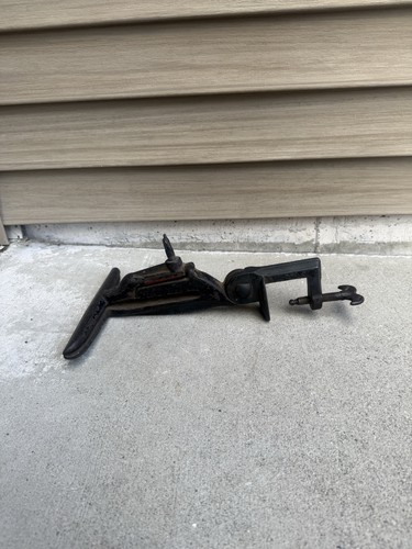 VINTAGE SARGENT & CO. 104 HAND SAW SHARPENING VICE - Picture 8 of 9