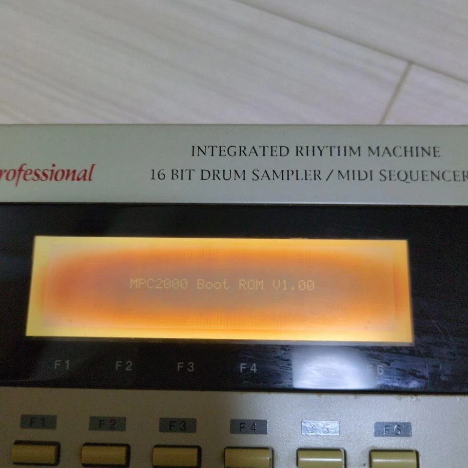 AKAI Professional MPC2000 MIDI Production Center Sampler Sequencer Gebraucht - Bild 2 von 4