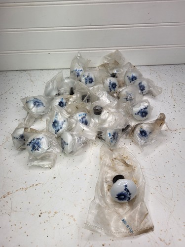 Antique/Vintage Ceramic Drawer/Cabinet White Floral Pull Knob Made In Italy - Picture 6 of 6