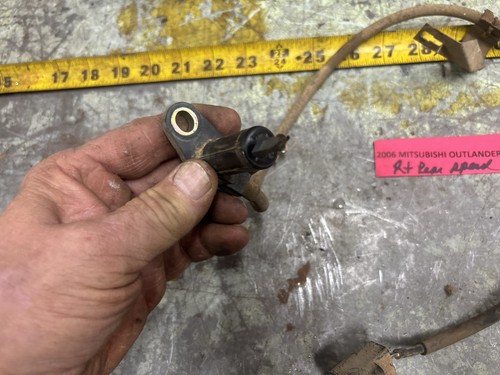 03-06 OUTLANDER Right Passengers Side Rear Speed Sensor - Picture 10 of 18