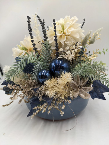 Weihnachtsgesteck Kugel Blüte Zapfen blau - Bild 3 von 5