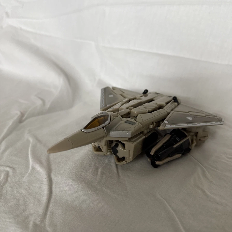 Transformers Movie Voyager Class Deep Space Starscream 2008 Action Figure - Image 2 of 4