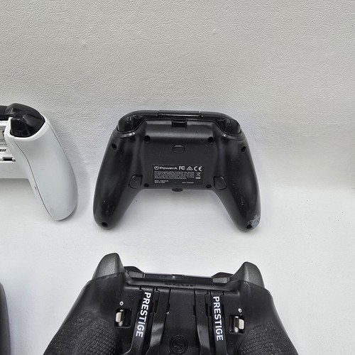 Job Lot Of Untested Xbox Controllers - Picture 7 of 9