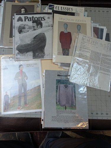 Women's Fashion Knitting Sweater Designs Pattern Booklets Instructions Lot of 30 - Picture 7 of 7