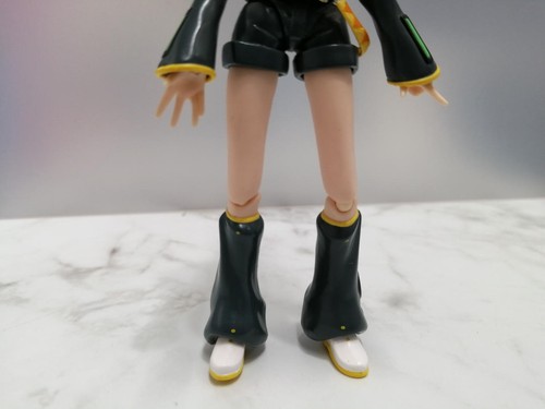Max Factory Figma Kagamine Rin Action Figure Used Minor Wear - Picture 10 of 11