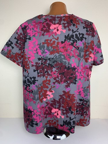 Blusa Médica Para Mujer Landau Cuello en V Estampado Floral Talla XXL - Imagen 2 de 6