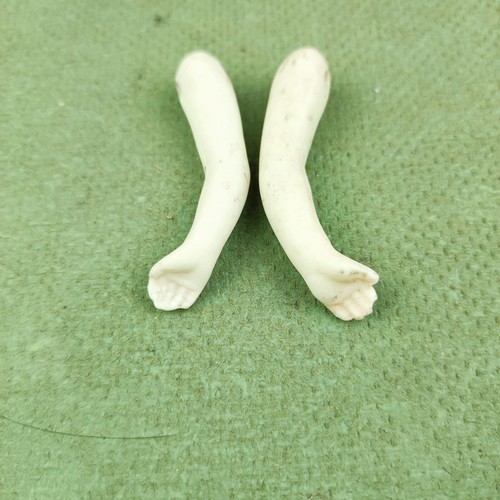 Antique dollhouse doll arms, porcelain, 2.05" / 52 mm, elastic fixing, Germany - Picture 4 of 5
